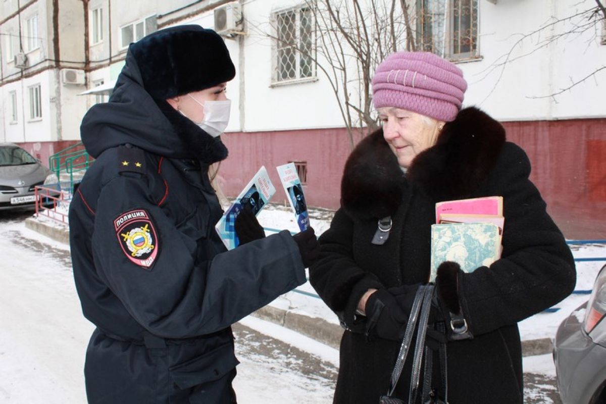 Телефонные аферисты выманивают у хабаровских пенсионеров миллионы