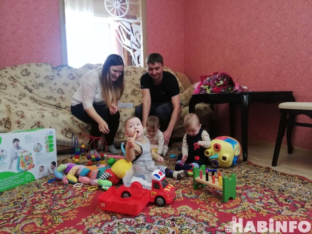 Из однушки во дворец: родители тройни в Хабаровске смогли купить дом